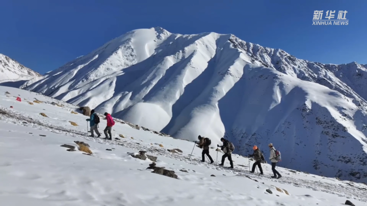 青海門源:新春踏雪崗什卡 冰雪美景醉游人 ?